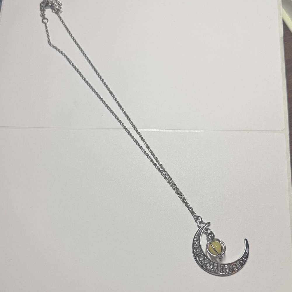 Enchanted glow in the dark moonstone pendant - Picture 2 of 4